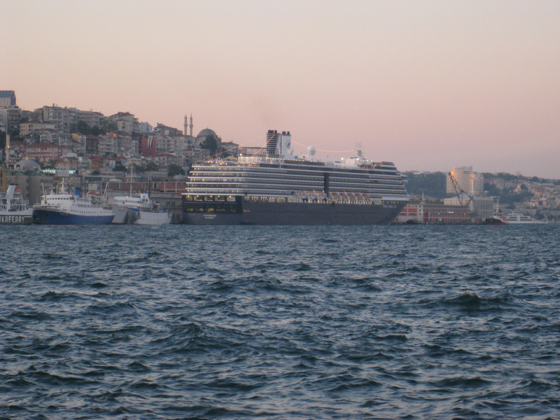 Zweites Kreuzfahrtschiff