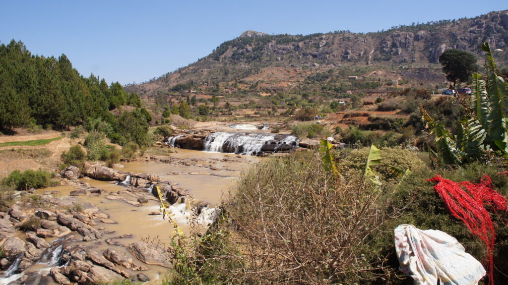 ein kleiner Wasserlauf