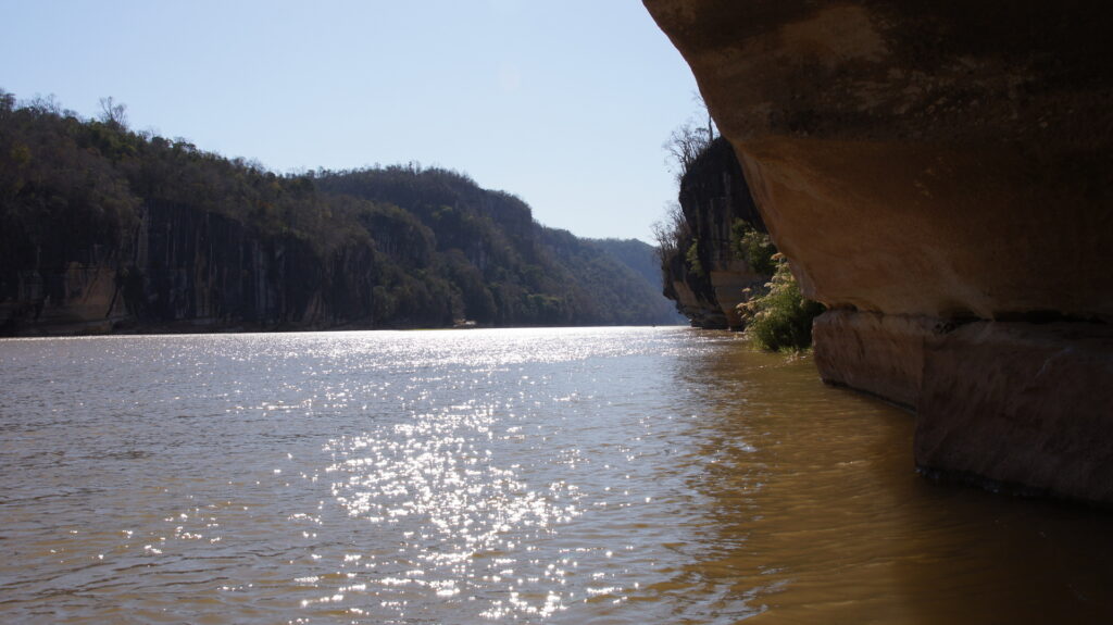 Flussfahrt am Bemaraha