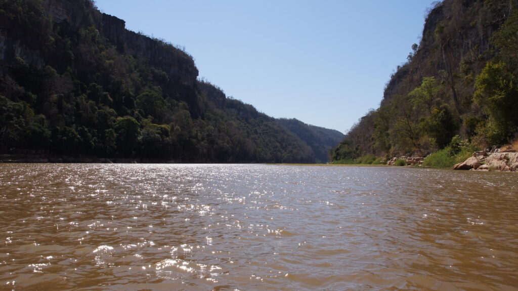 Flussfahrt am Bemaraha