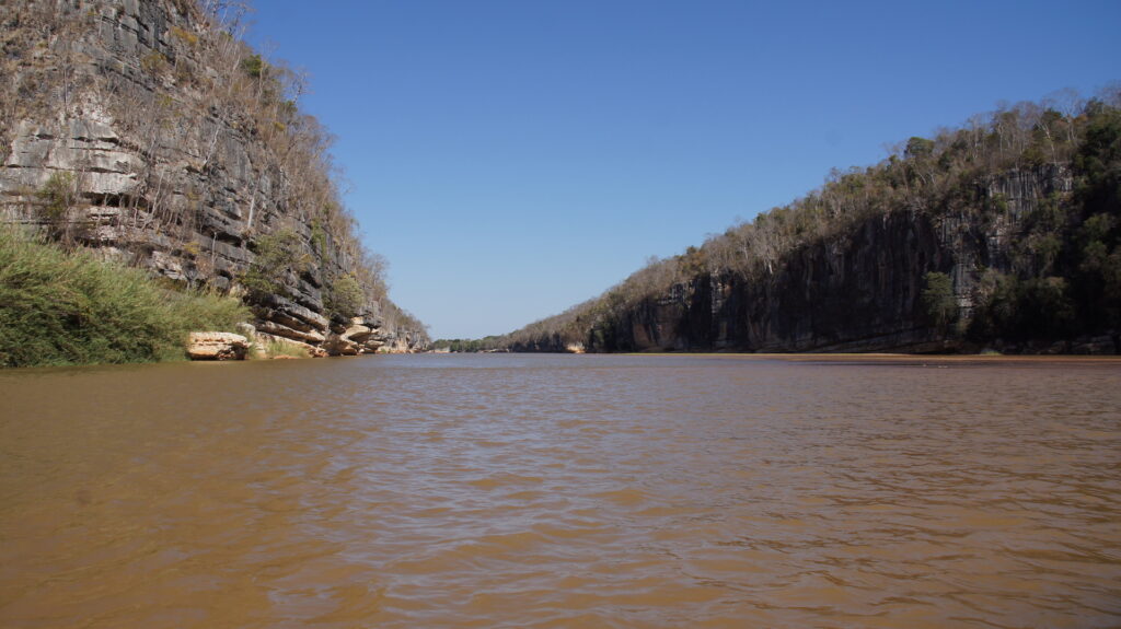 Flussfahrt am Bemaraha