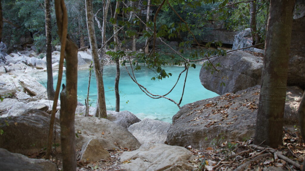 Am Wasserfall mit zweiter Stufe