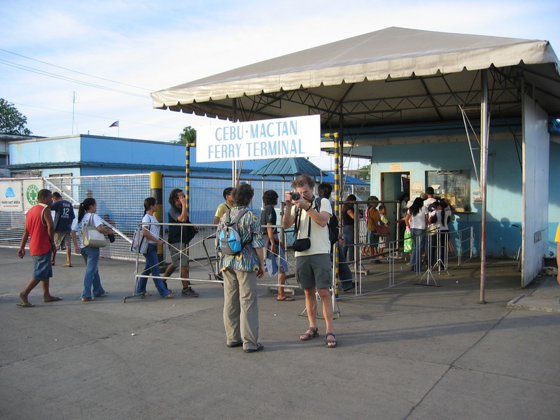 Anstellen zur Fähre