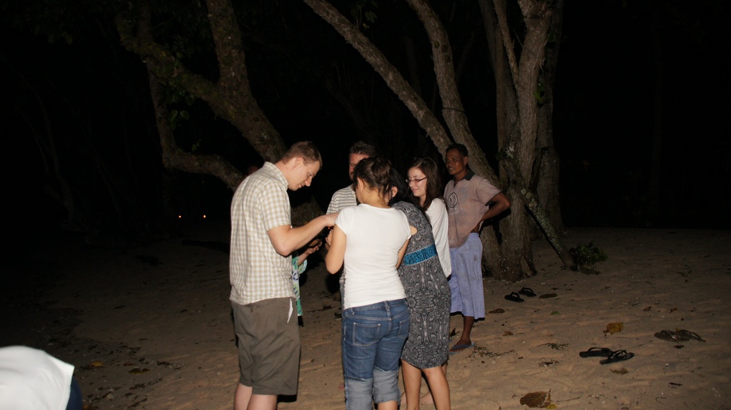 Gemeinsames Anzünden der Kerzen