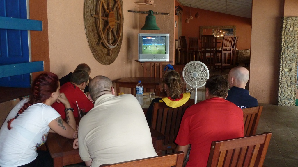 Vor der Riesenleinwand